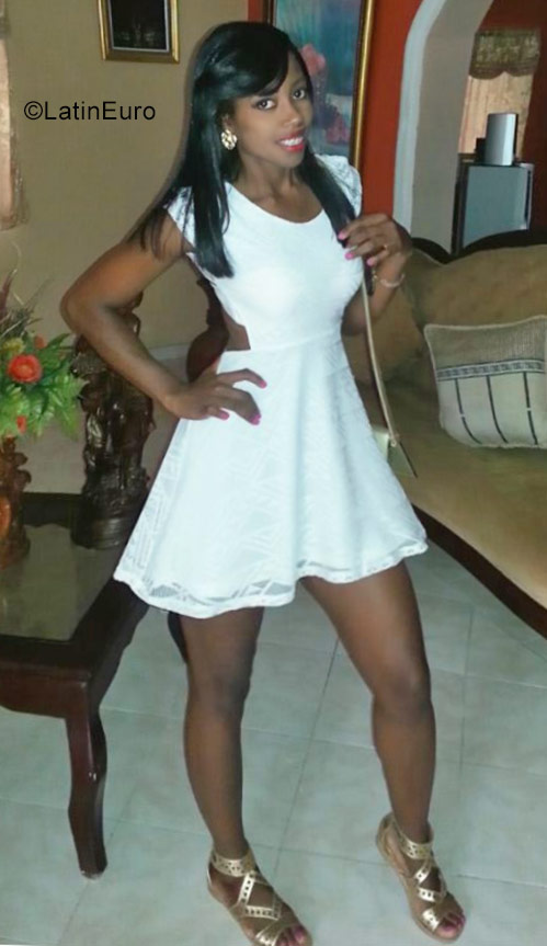 Date this voluptuous Dominican Republic girl Sherlyn from Santo Domingo DO30531
