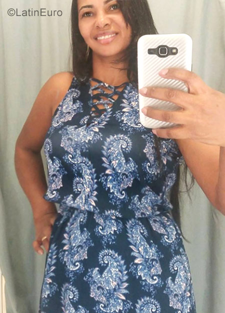 Date this voluptuous Brazil girl Cassia from Vitoria BR10329