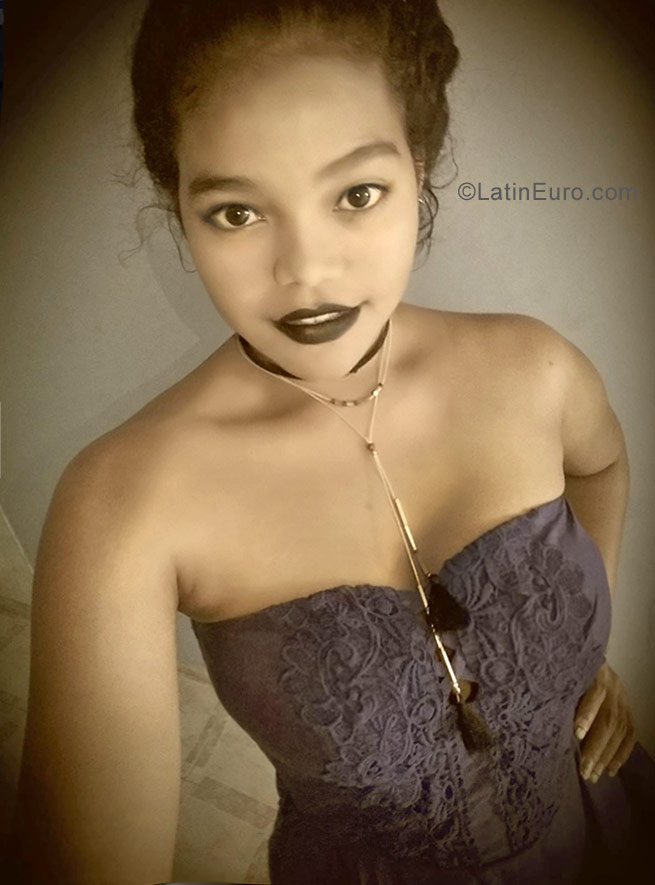 Date this nice looking Colombia girl Johana from Quibdo CO22605