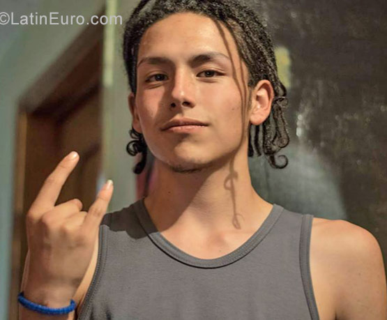 Date this young Colombia man Andre from Bogota CO22606