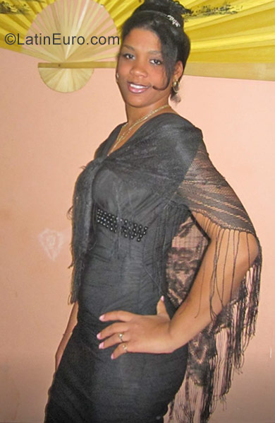 Date this hard body Cuba girl Celeste from Camaguey CU141