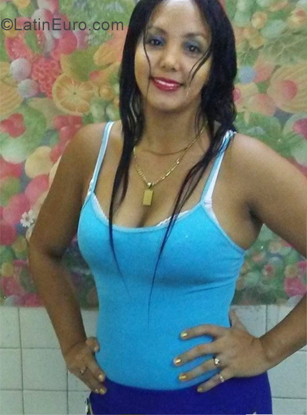 Date this gorgeous Cuba girl Cristal from Havana CU142
