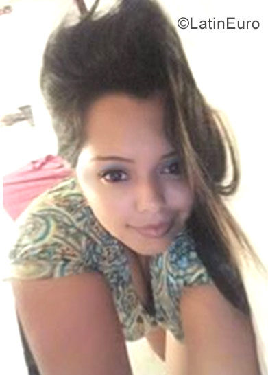 Date this gorgeous Venezuela girl Yubi from Caracas VE1045