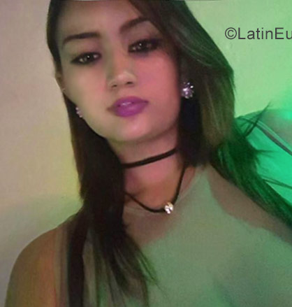 Date this voluptuous Dominican Republic girl Indhira from Santo Domingo DO30609