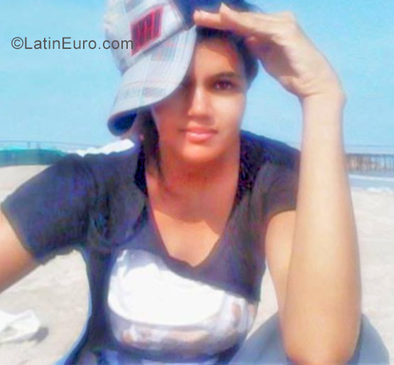 Date this charming Colombia girl Yileth from Riohacha CO22655