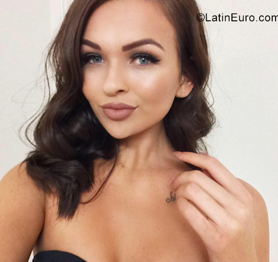 Date this tall Colombia girl Bell from Oslo and Medellin CO22666