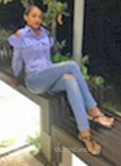 Date this charming Dominican Republic girl Derfin18 from Santo Domingo DO30627