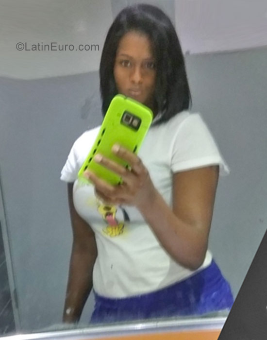 Date this attractive Dominican Republic girl Yaenilis from Santo Domingo DO37593