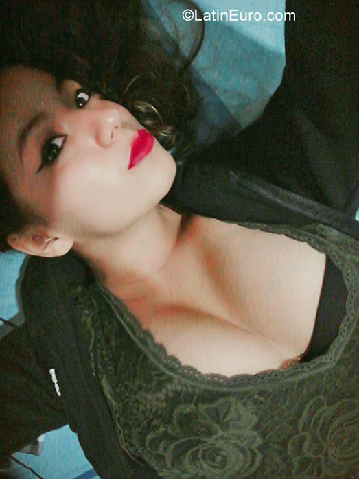 Date this happy Peru girl Fer from Lima PE1161