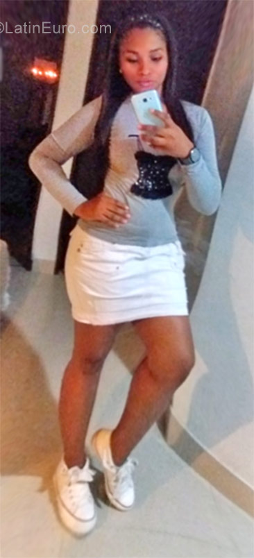 Date this gorgeous Colombia girl Vivana from Cali CO22714