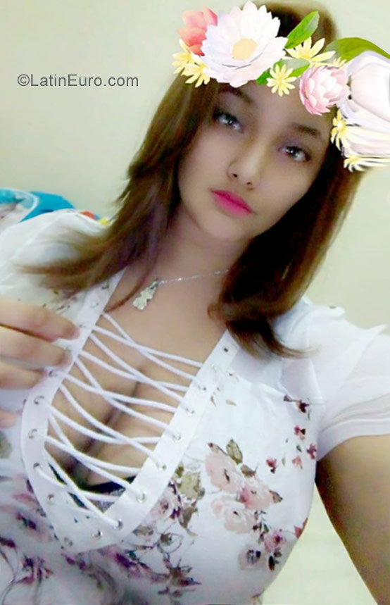 Date this gorgeous Dominican Republic girl Alandra from Azua DO30707