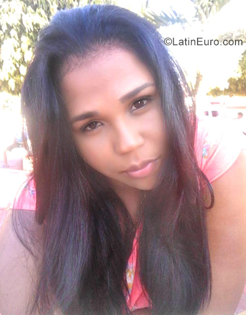 Date this charming Dominican Republic girl Mia from Santo Domingo DO30710