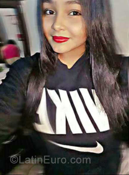 Date this beautiful Colombia girl Andrea from Palmira CO22751