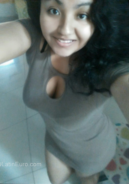 Date this happy Peru girl Suli from Lima PE1171