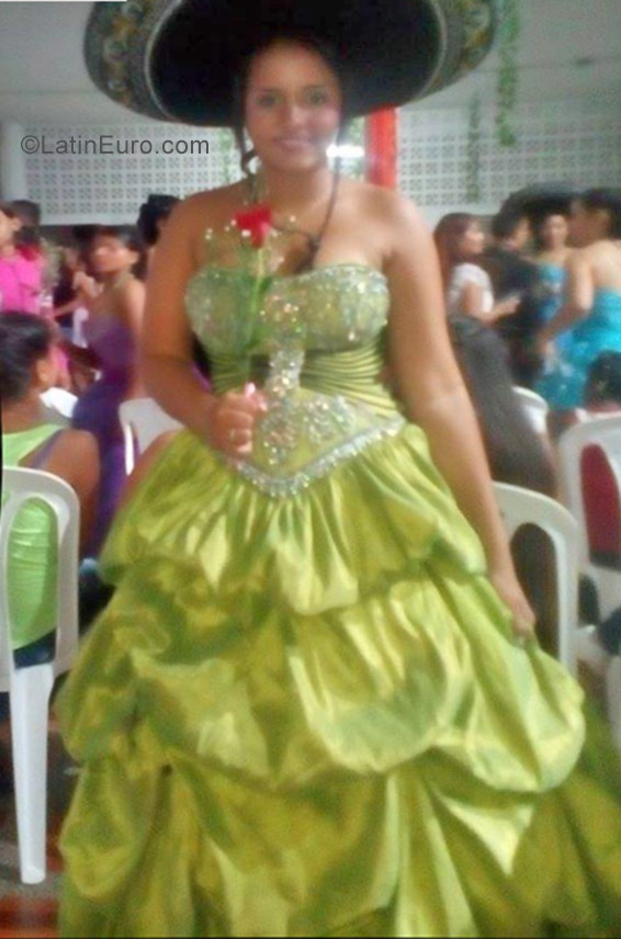 Date this nice looking Colombia girl Ana from Medellin CO22754