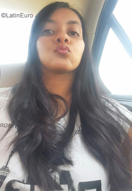 Date this sensual Morocco girl Kenza from Casablanca MA32