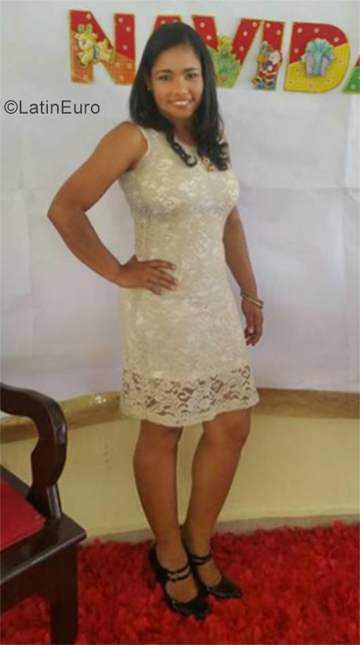 Date this pretty Dominican Republic girl Rosa from Bonao DO30803