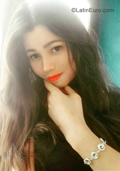 Date this lovely Venezuela girl Yenifer from San Cristobal VE1111