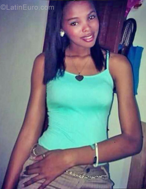 Date this delightful Dominican Republic girl Jesmal from Santo Domingo DO30834