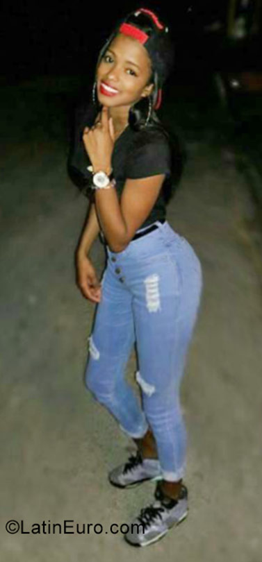 Date this gorgeous Dominican Republic girl Yuleisi from Higuey DO30868