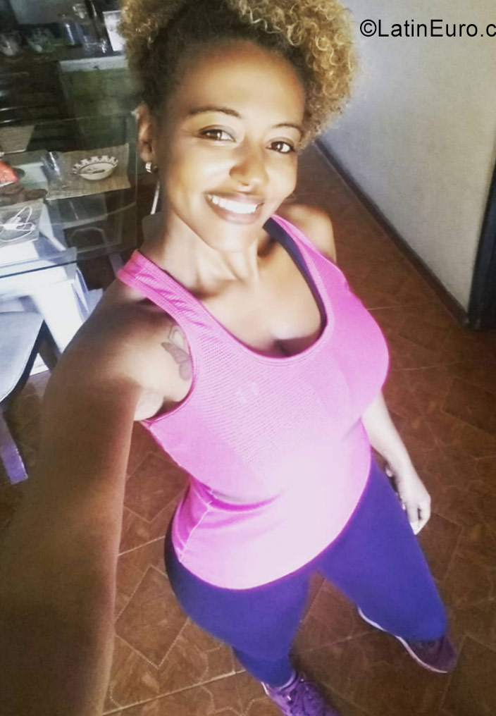 Date this sultry Colombia girl Diana from Cali CO22878