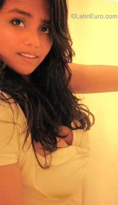Date this georgeous Colombia girl Susan from Armenia CO22881