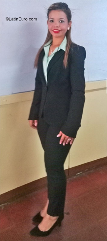 Date this attractive Nicaragua girl Helen from Managua NI196
