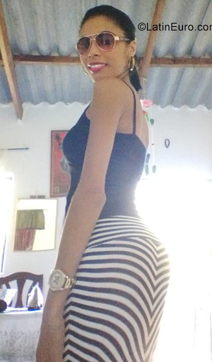 Date this charming Colombia girl Vanessa from Santa Marta CO22896