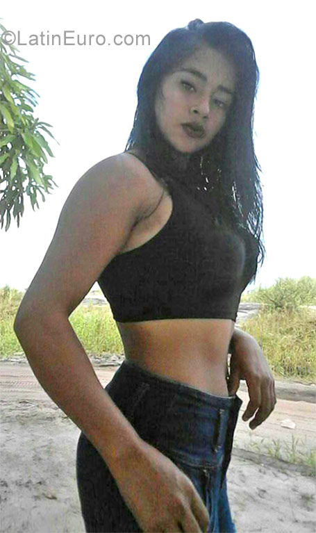 Date this charming Peru girl Elvia from Lima PE1184