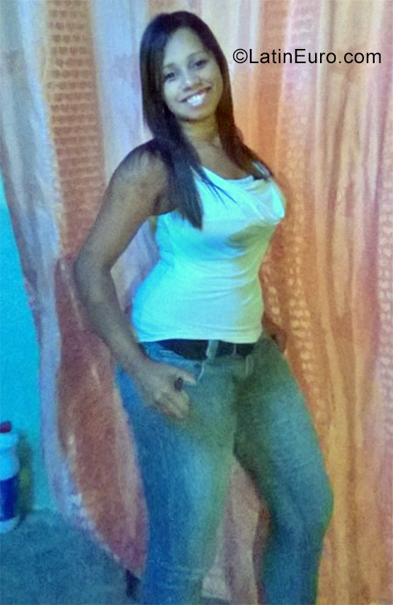 Date this fun Venezuela girl Yasmin from Caracas VE1179