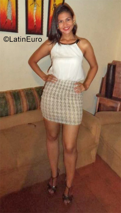Date this happy Venezuela girl Genesis from San Juan De Los Morros VE1183