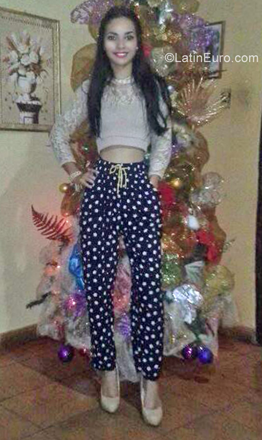 Date this charming Venezuela girl Adriana from Maracaibo VE1190