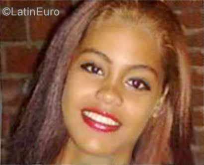 Date this georgeous Cuba girl Eliane from Havana CU187