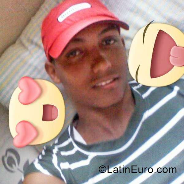 Date this nice looking Venezuela man Franklin from Caracas VE1198