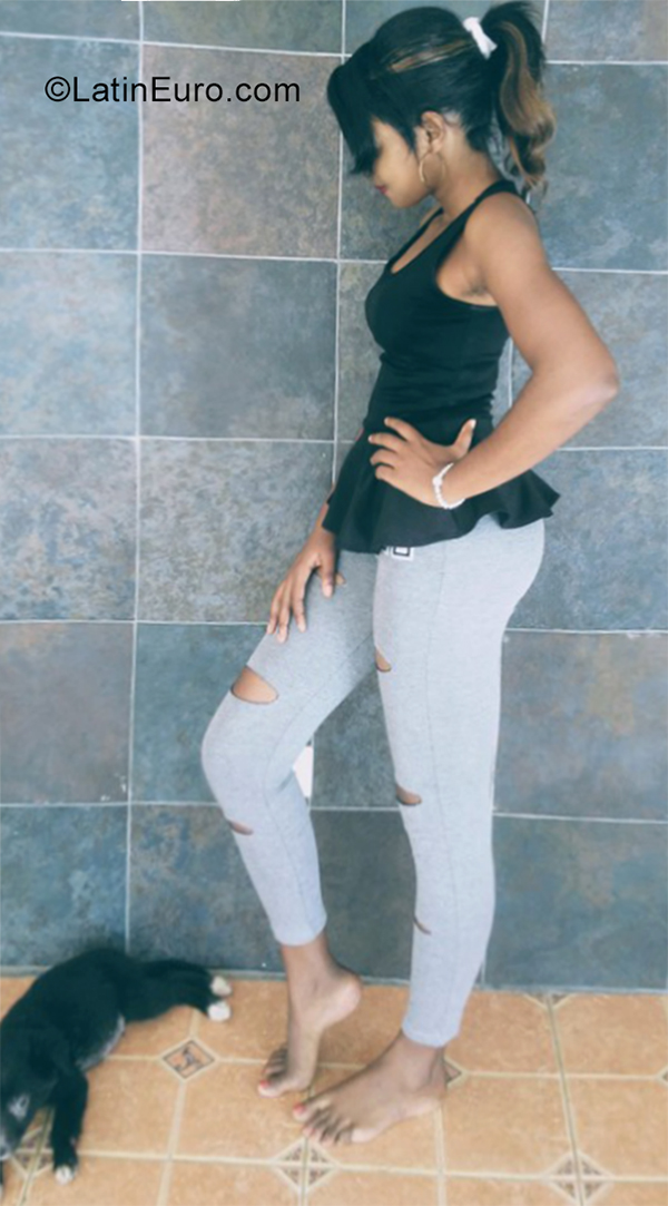 Date this attractive Dominican Republic girl Jean from Santo Domingo DO30963