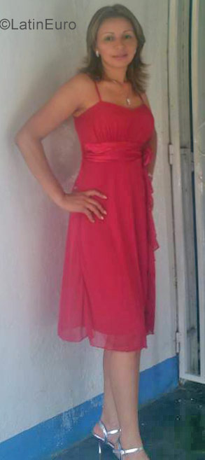 Date this gorgeous Venezuela girl Elizabeth from Barinas VE1202