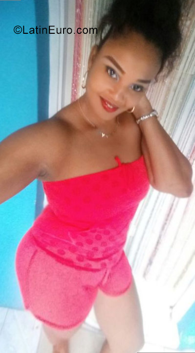 Date this good-looking Jamaica girl Vanilla cookie from Kingston JM2537