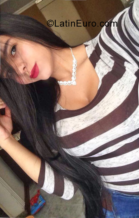 Date this tall Colombia girl Lady from Bogota CO22999