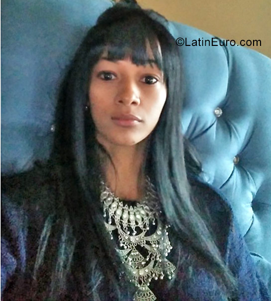 Date this happy Dominican Republic girl Nisam from Santo Domingo DO31030
