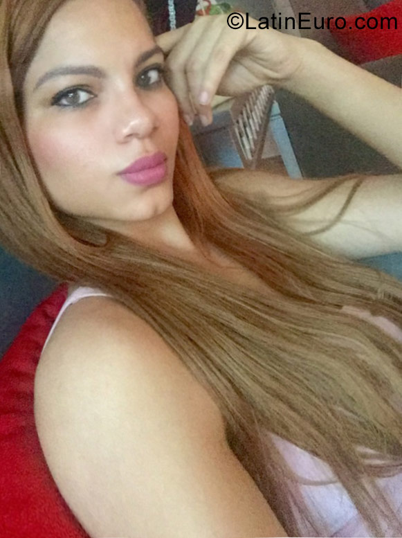 Date this hot Dominican Republic girl Sofia from Santo Domingo DO31045