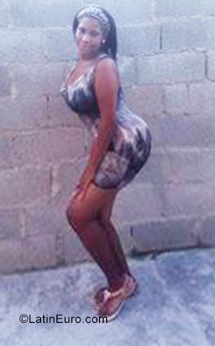 Date this nice looking Dominican Republic girl Leandra parra from Santo Dominica DO31058