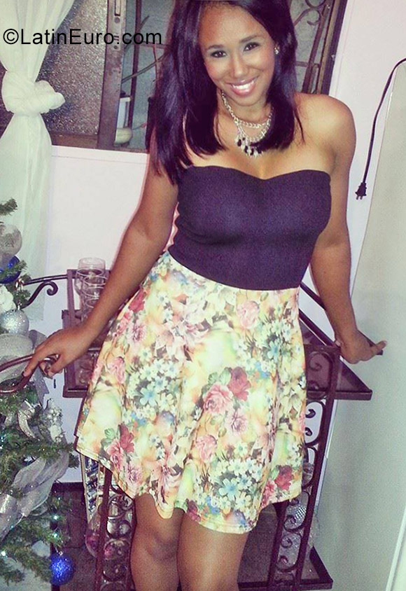 Date this lovely Dominican Republic girl Leydy from Santo Dominigo DO31070