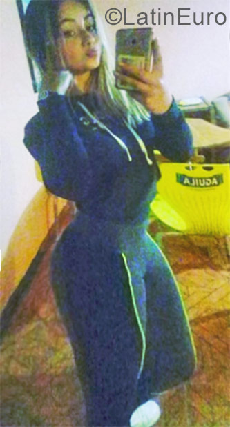 Date this voluptuous Colombia girl Anny from Bogota CO23059