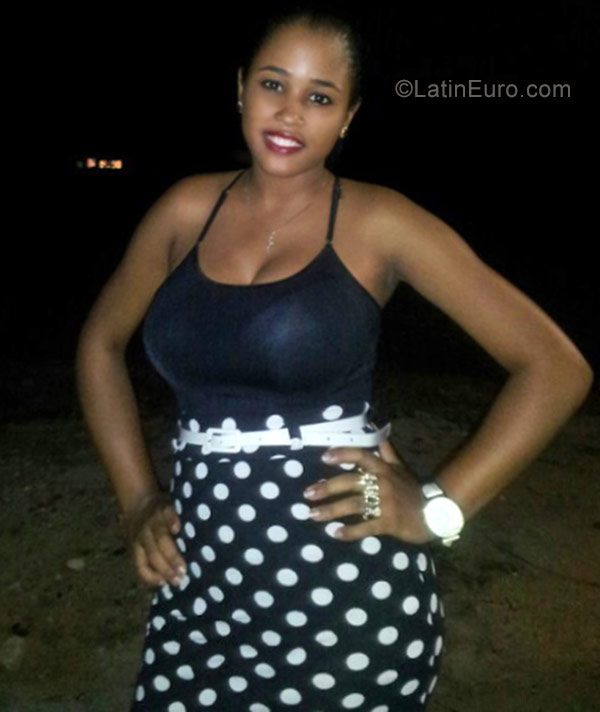 Date this lovely Dominican Republic girl Anyelina from Santo Domingo DO31157