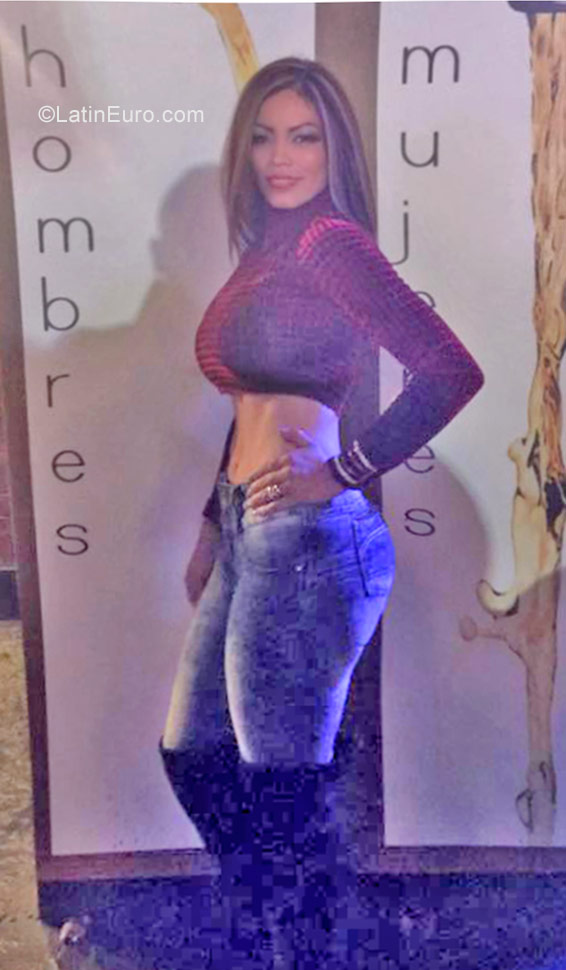 Date this young Honduras girl Brenda from Tegucigalpa HN2421