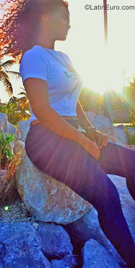 Date this exotic Dominican Republic girl Rosa from La Romana DO31192