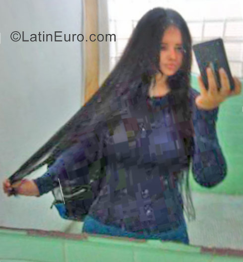 Date this happy Venezuela girl Francys from Caracas VE1257