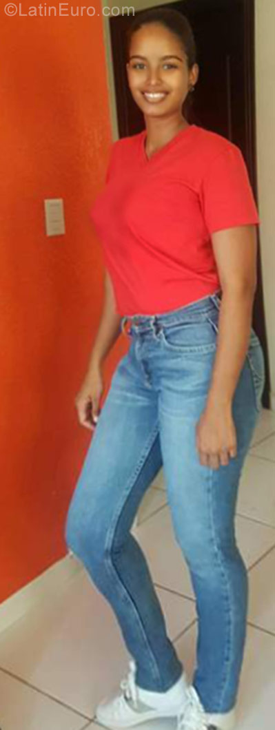 Date this lovely Honduras girl Susi from La Ceiba HN2426