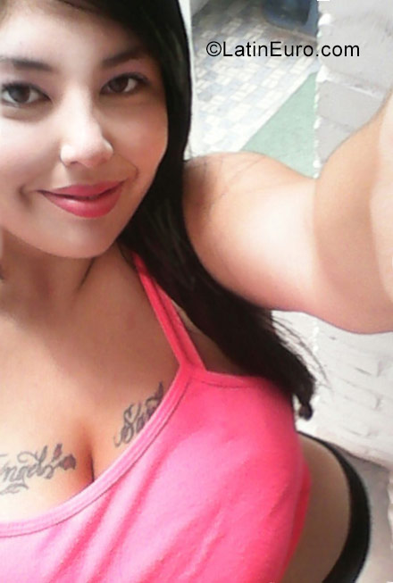 Date this young Colombia girl Sharon from Bogota CO23180