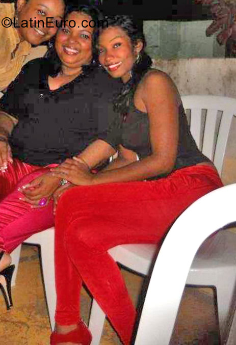 Date this foxy Dominican Republic girl Chaveli from Chaveli DO31306